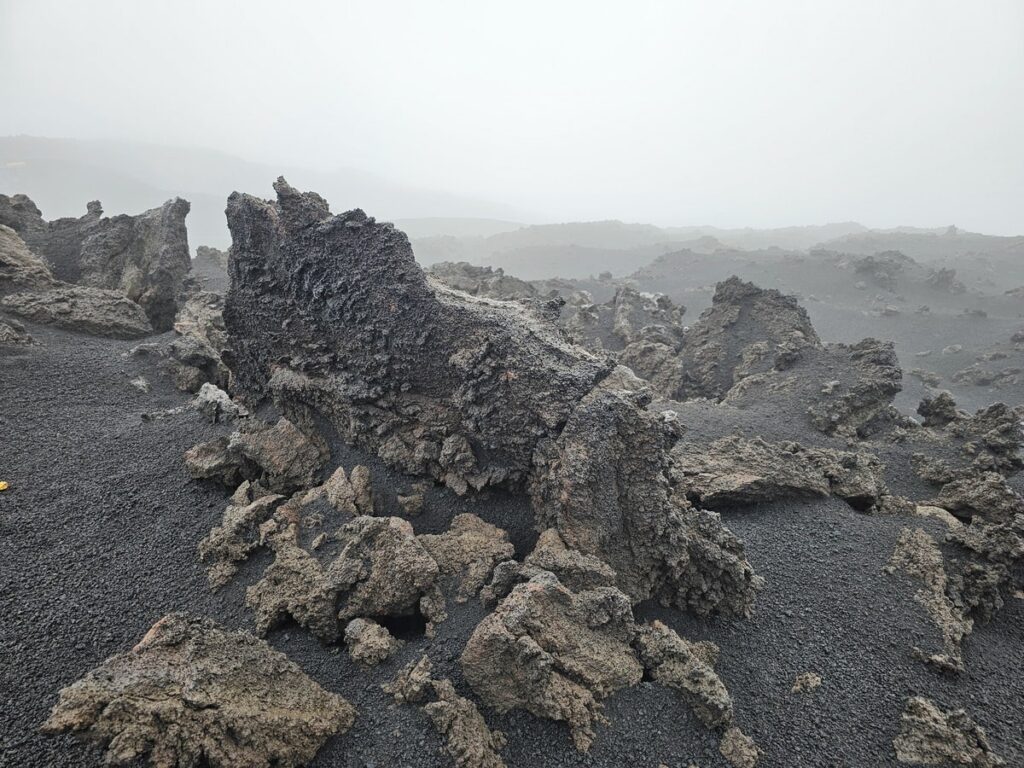 Cendre et roches volcanique suite à l'éruption
