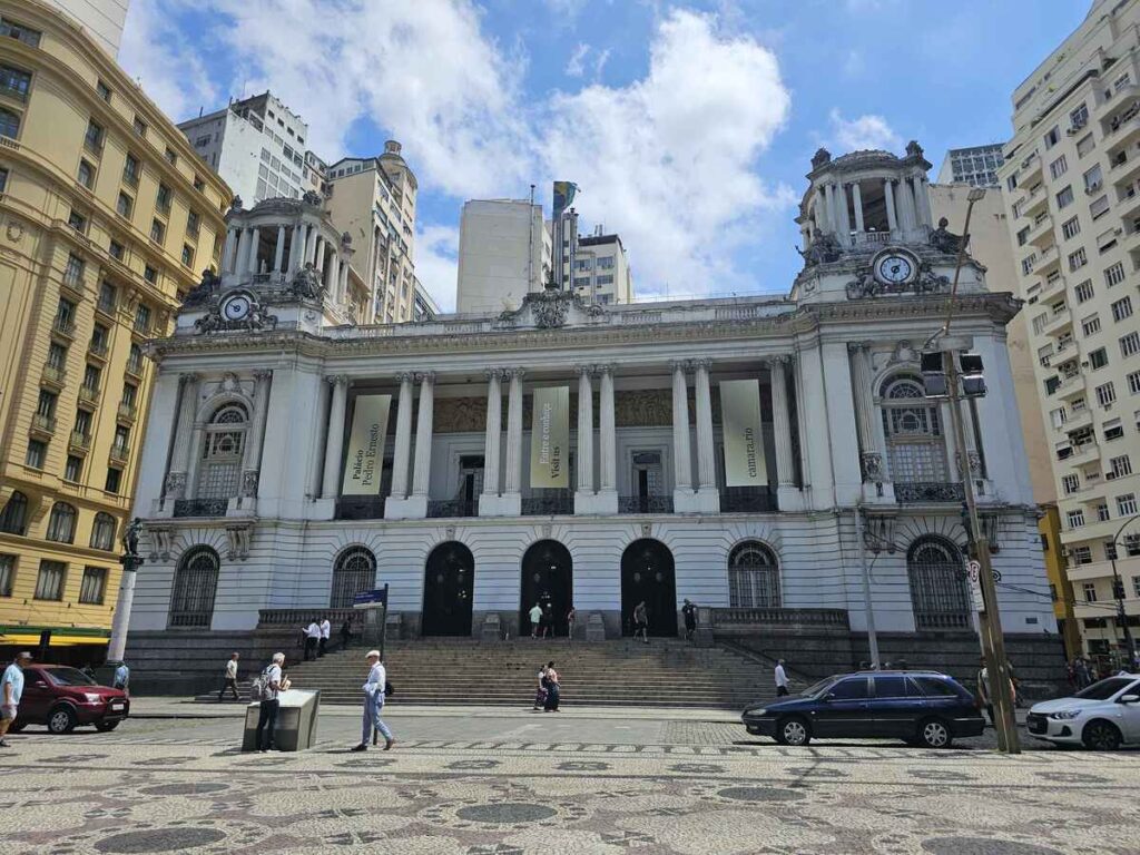 Vieux bâtiment historique au centre de la ville
