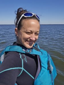 Sandra en paddleboard à Baie-des-Brises dans mon article Récit d’un choc post-traumatique sur la rivière Missisquoi en paddleboard #paddleboard #chocposttraumatique #reflexion #SUP
