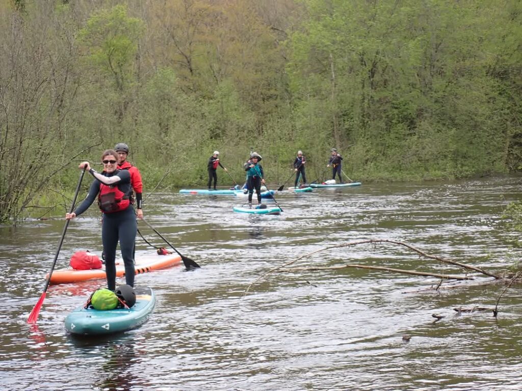 Notre groupe d'amis qu'on appelle ''Les cinglés du paddleboard'' dans mon article Récit d’un choc post-traumatique sur la rivière Missisquoi en paddleboard #paddleboard #chocposttraumatique #reflexion #SUP