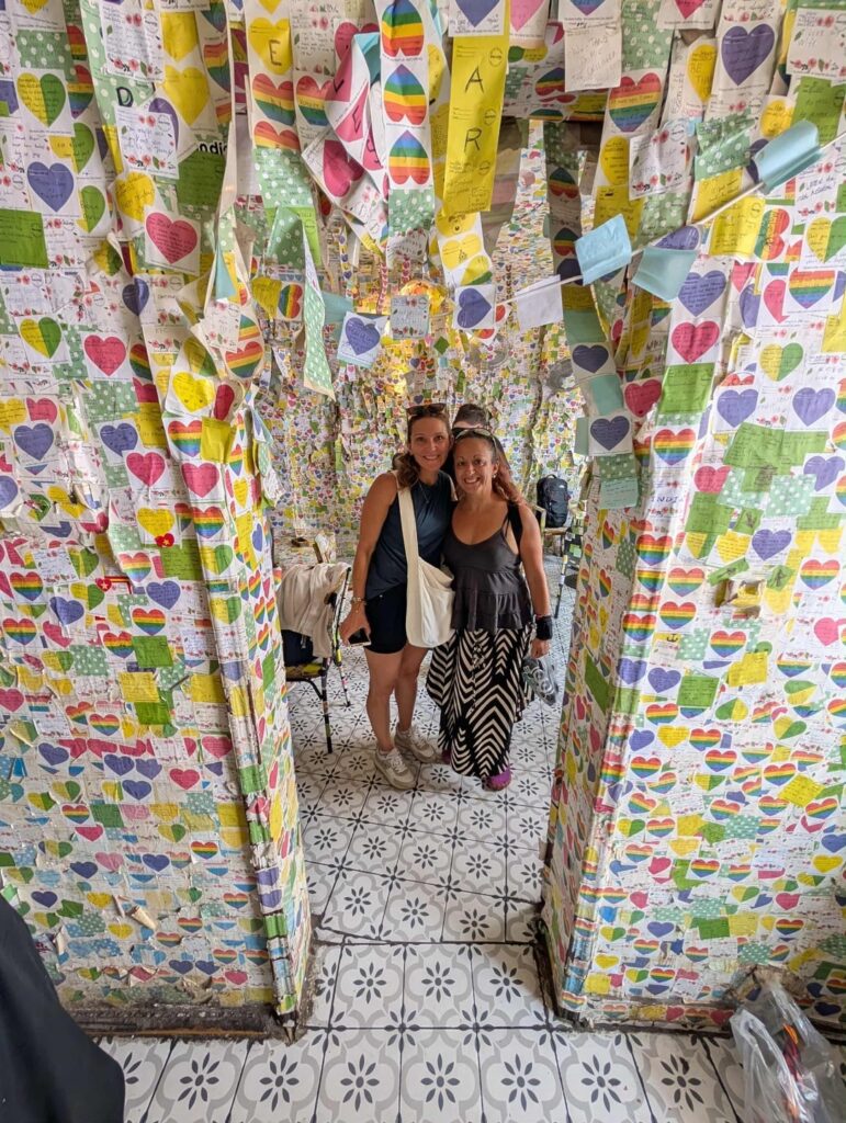 Ma soeur et moi au Note Coffee à Hanoi, pendant notre voyage au Vietnam