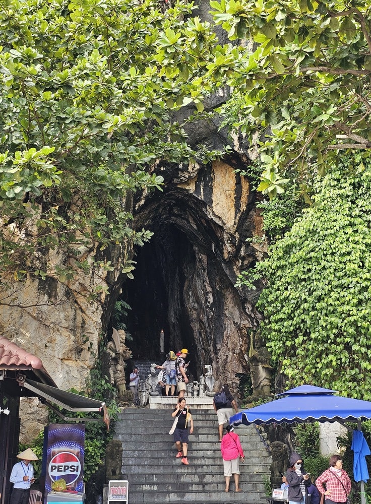 Entrée de la grotte de l'Enfer, Marble Mountain, près de Danang au Vientam