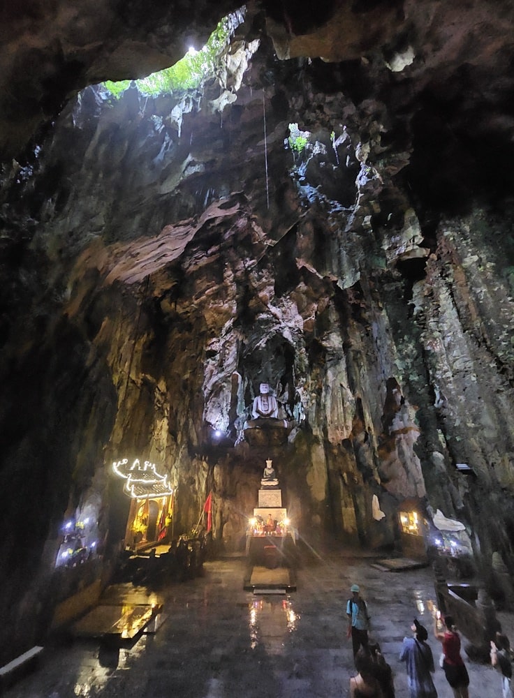 Intérieur de la grotte du paradis, Marble Mountain, Vietnam