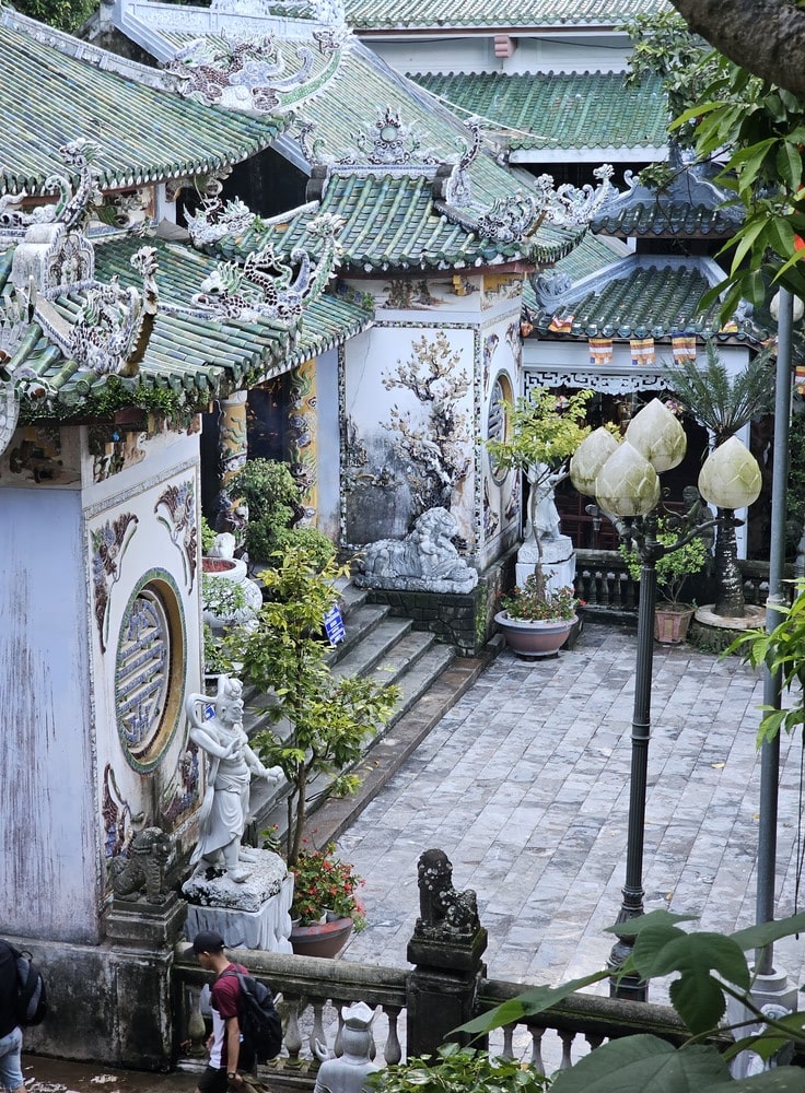 Magnifique temple de Danang, sur la Montagne de Marbre, à voir en voyage au Vietnam
