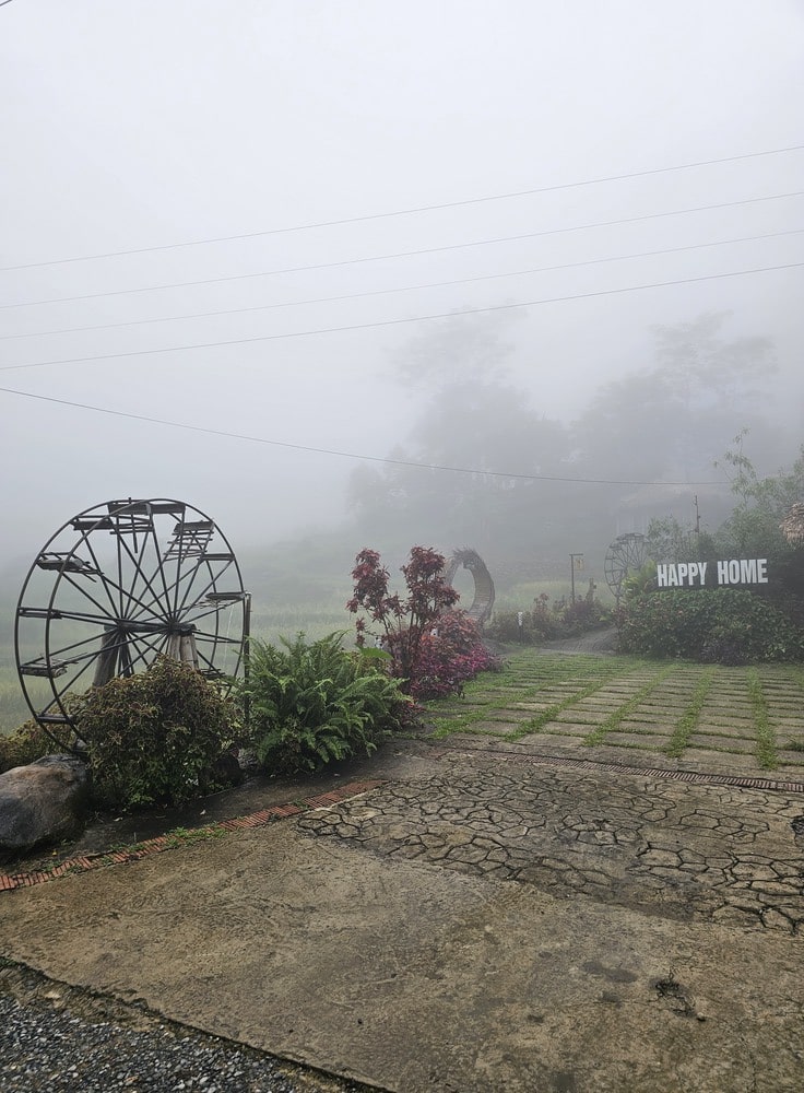 Roues à eau dans la campagne du Nord du Vietnam