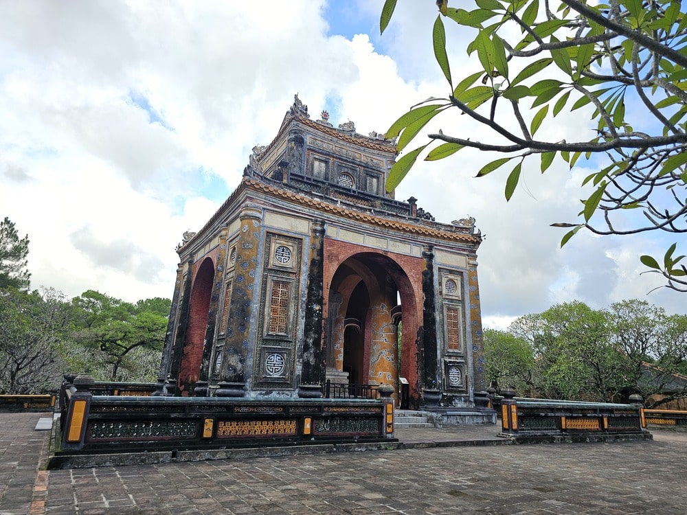 Tombeau de l'empereur Tu Duc dans la ville de Hué, au Vietnam
