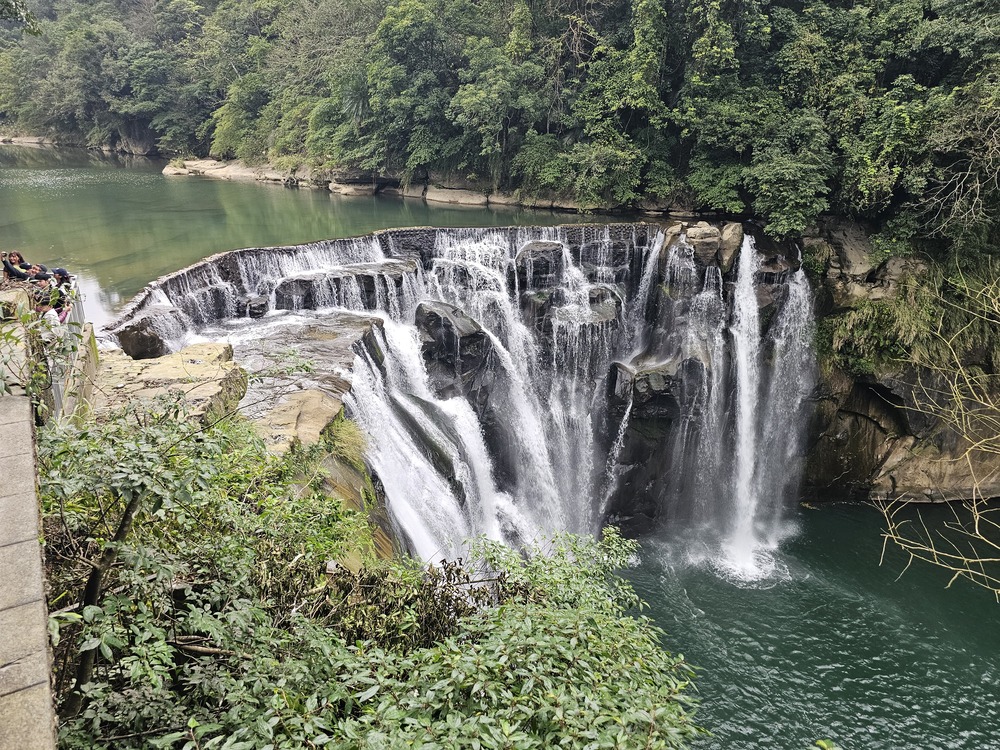 Les chutes de Shifen ressemblent à un rideau à Taiwan #shifen #taiwan