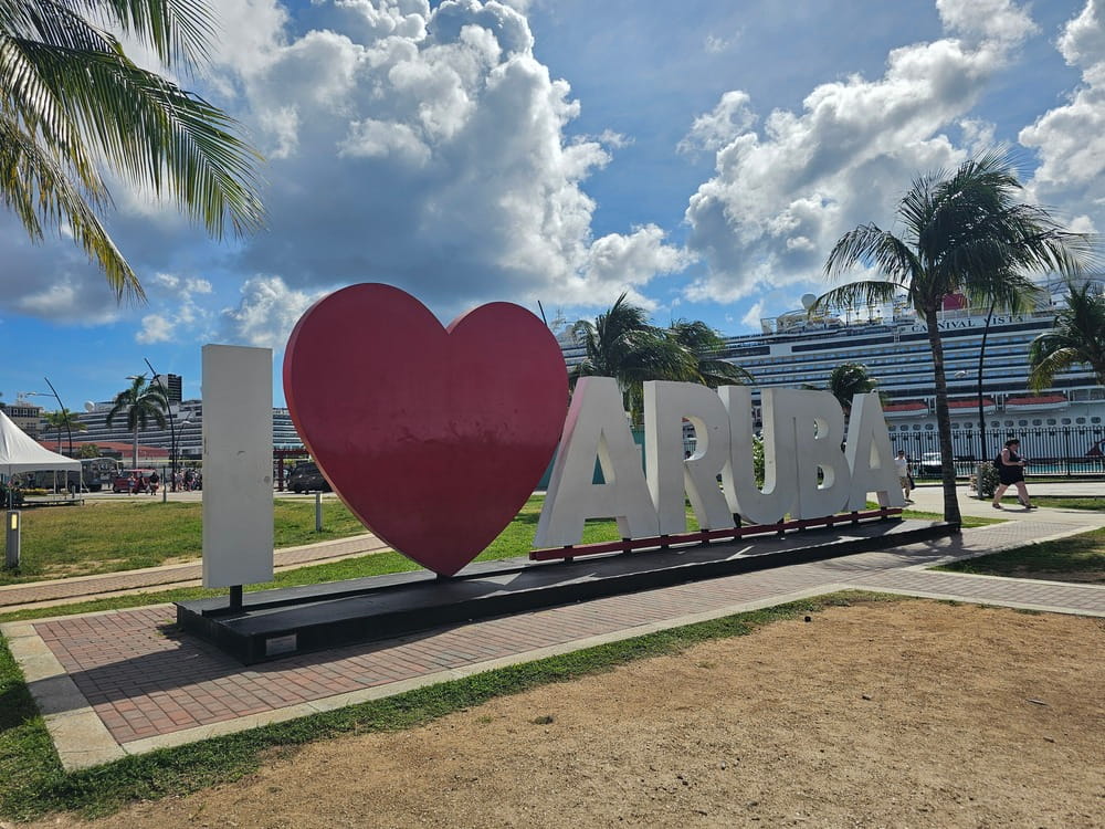 I Love Aruba est un symbole à voir dans la ville de Oranjestad pendant un roadtrip à Aruba #aruba #roadtrip