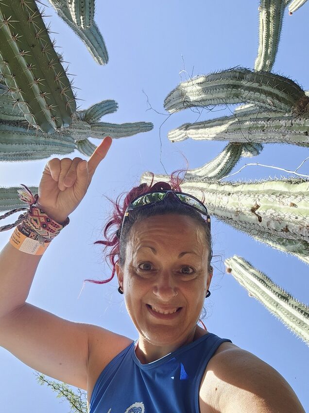 Moi sous les cactus à Aruba lors de mon roadtrip #aruba #roadtrip