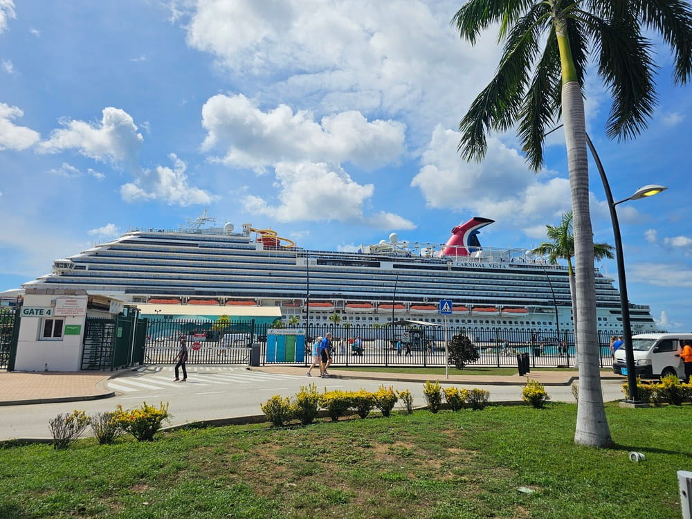Les arrêts au port de Oranjestad à Aruba sont nombreux pour les croisières dans les Antilles #aruba