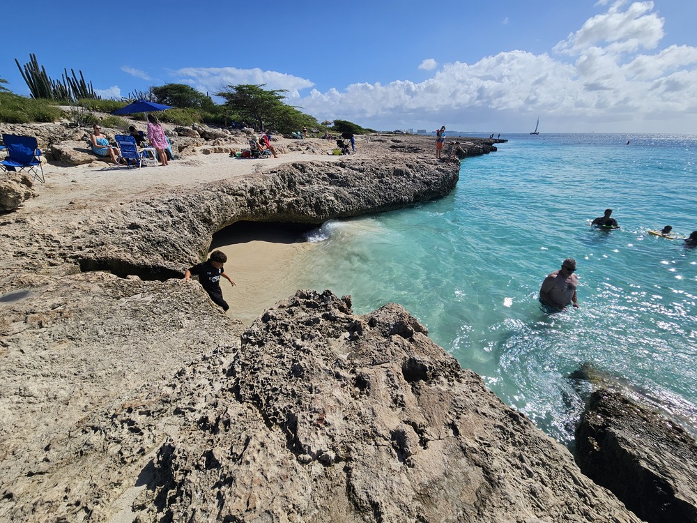 Faire du snorkeling à Tres Trapi Beach est un incontournable pendant un voyage à Aruba #aruba #roadtrip #snorkeling