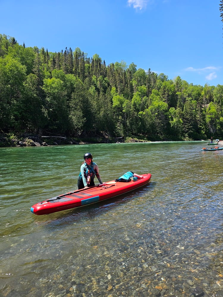 Pour ce voyage en Gaspésie version 2026, j'ai apporté ma nouvelle planche Fanatic rouge que j'adore #gaspesie #fanatic #paddleboard