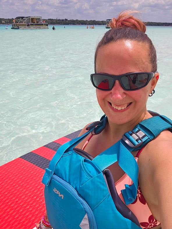Faire du paddleboard à Bacalar au Mexique est un must #paddleboard #bacalar #mexique