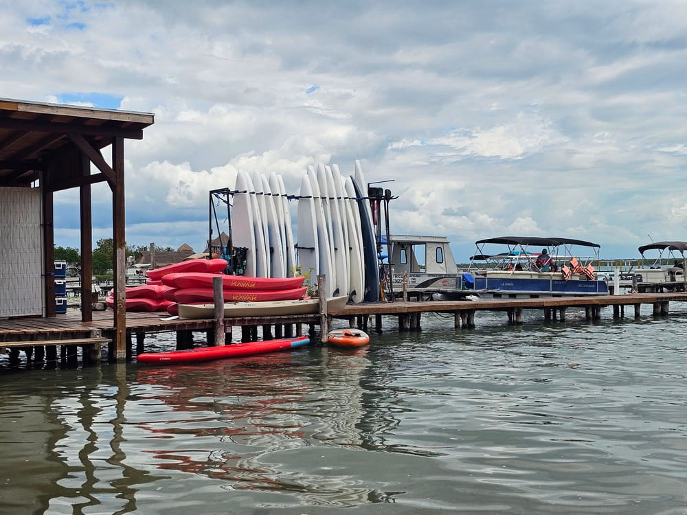 Possibilité de louer une planche à pagaie à Bacalar au Mexique #bacalar #paddleboard #mexique