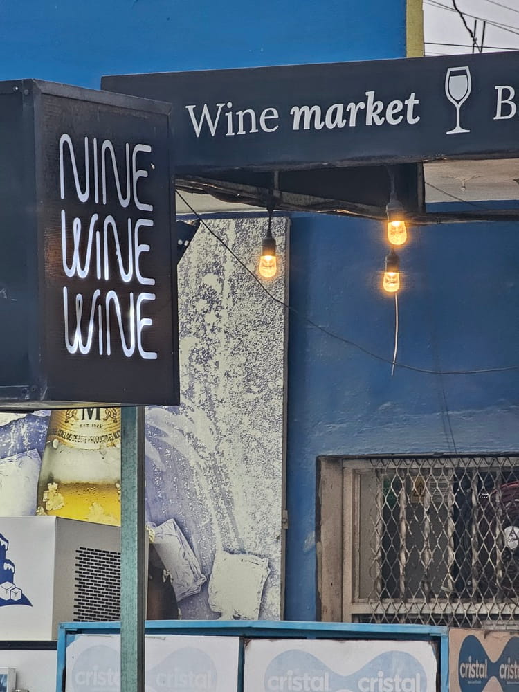 Le Wine Market au nom amusant : Nine Wine WIne à Bacalar